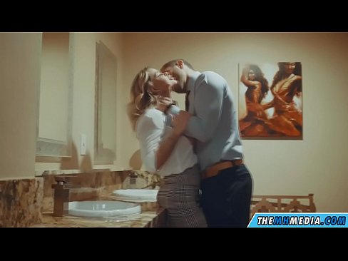 ❤️ کله چې یو ښکلی سپین رنګ تاسو په عامه تشناب کې جذبوي په موږ کې٪ ps.porngifer.ru٪؛ ❌️
